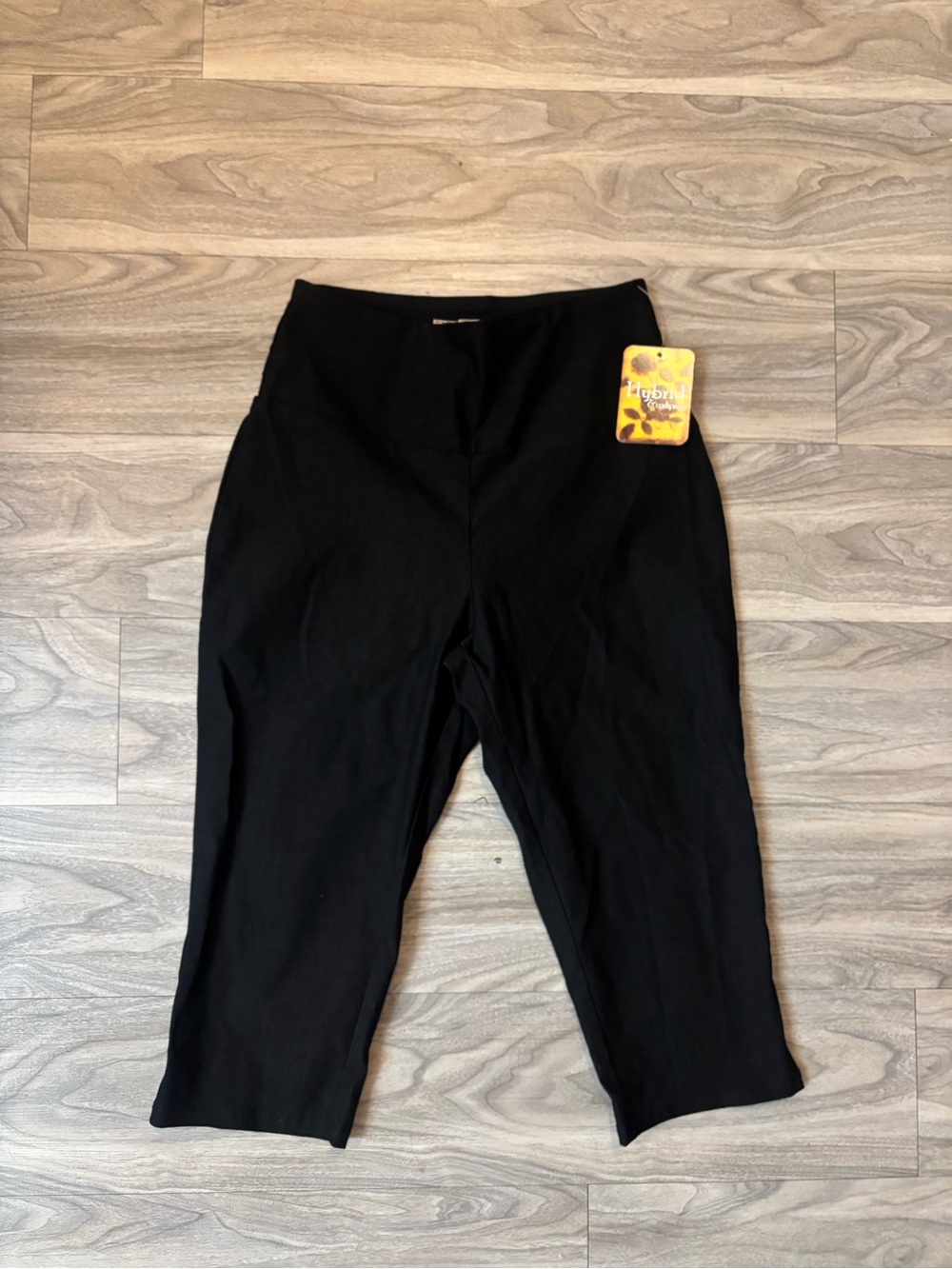 Hybrid & company Black Stretch Capri Pants
